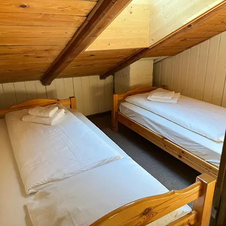 Mons 1769 Hotel *